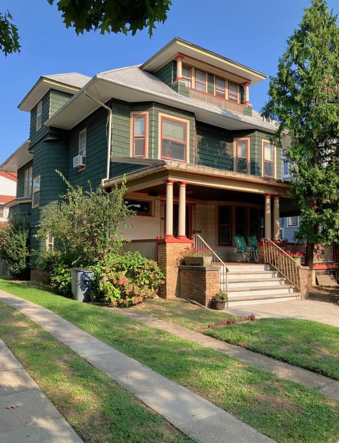 American Foursquare, United States: an example of American Foursquare architecture