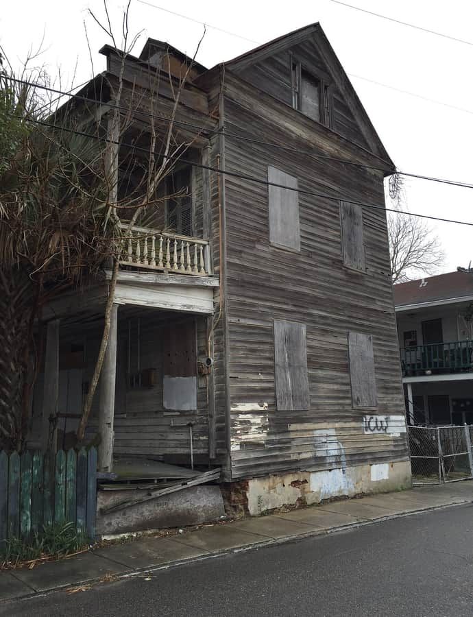 Single house on Spring Street, Charleston, South Carolina: an example of Charleston Single House