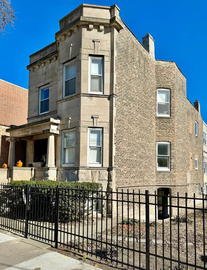 Greystone three-flat on Emerald Avenue, Chicago, Illinois: an example of Greystone and Two-Flat architecture