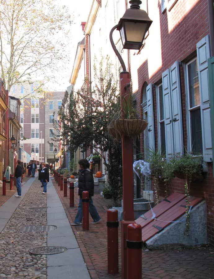 Elfreth's Alley, Philadelphia, Pennsylvania: an example of Mid-Atlantic Rowhouse architecture
