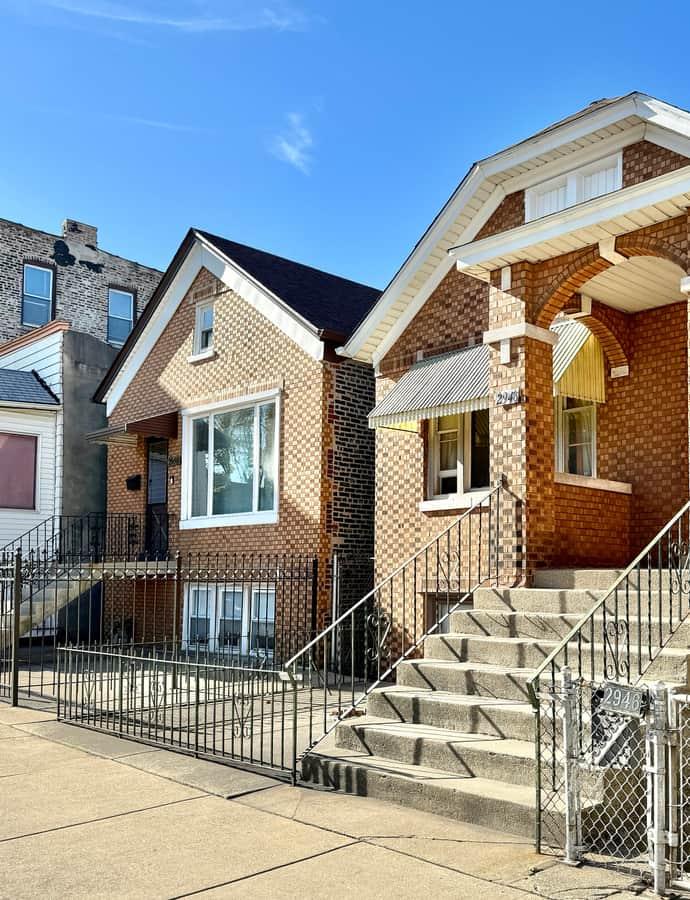 Front-gable cottage in Bridgeport, Chicago, Illinois