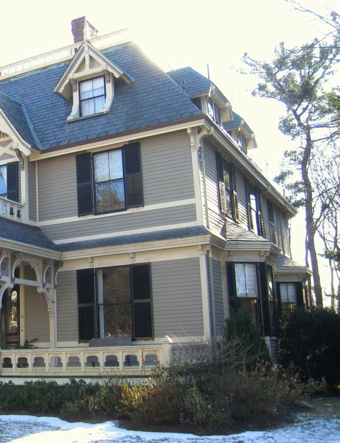 Building at 10 Follen Street