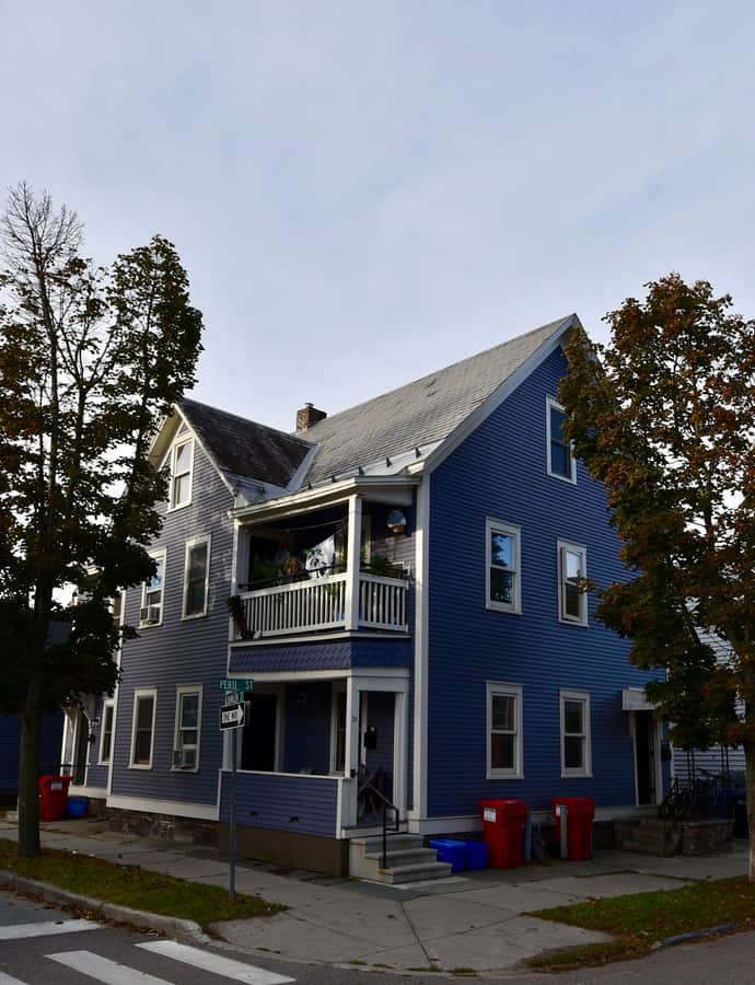 Apartment Building at 27 and 31 Peru Street and 29 Johnson Street