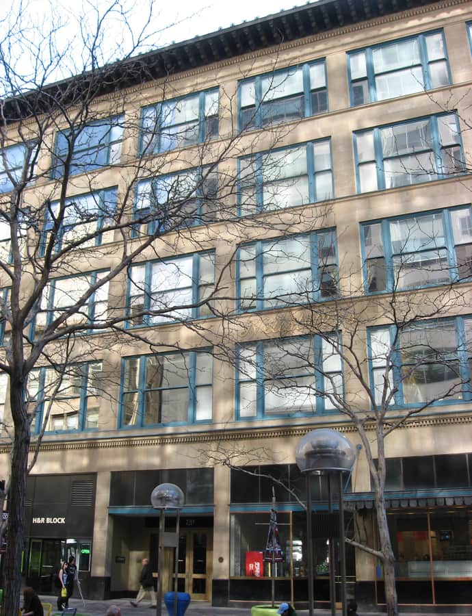 Neusteter Building