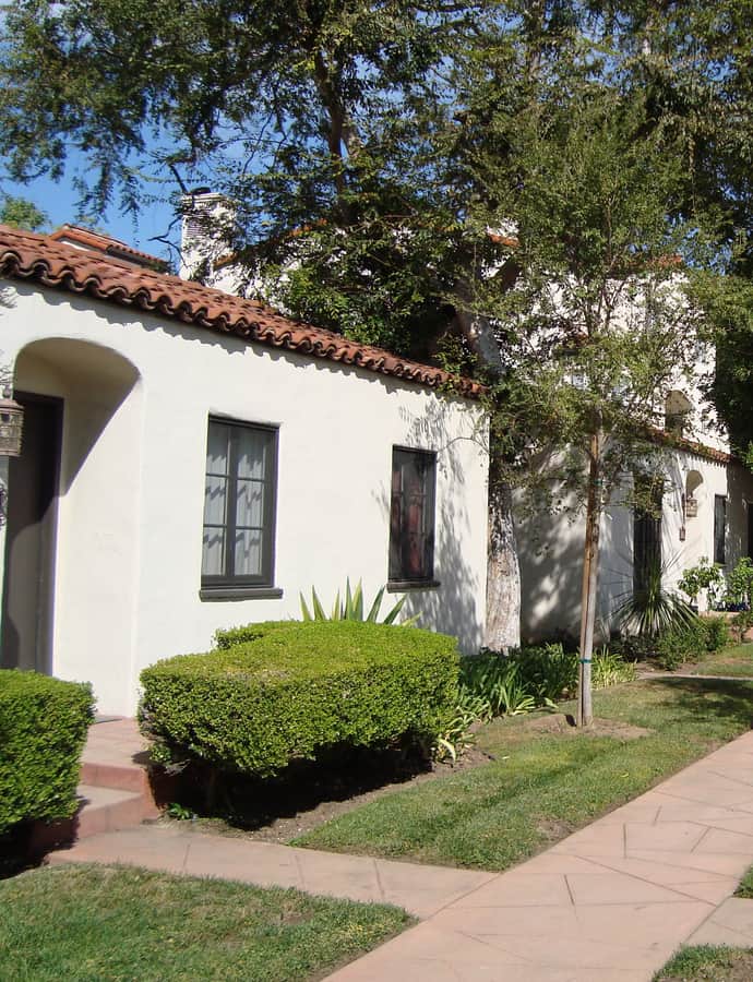 Don Carlos Court