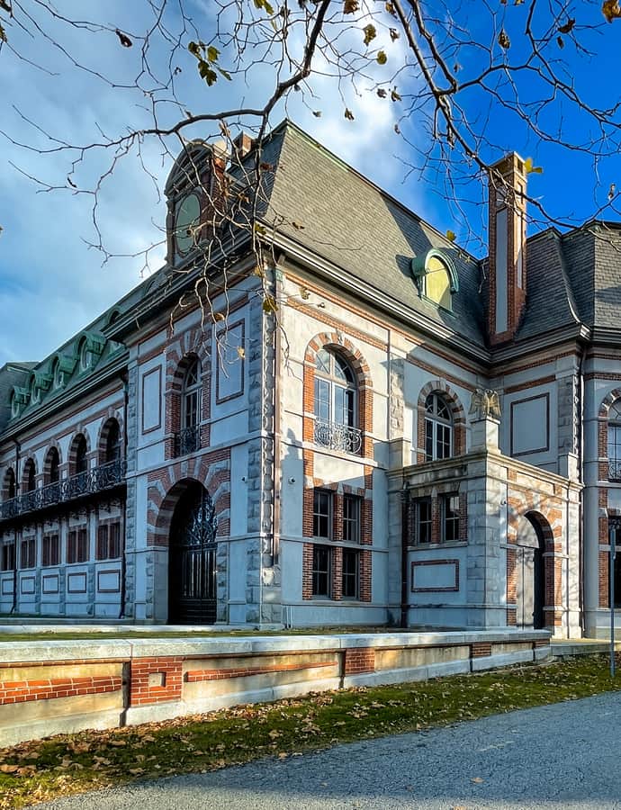 Belcourt Castle
