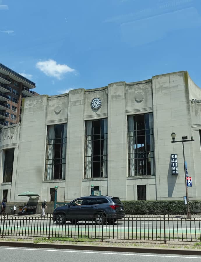 Ridgewood Savings Bank, Forest Hills Branch
