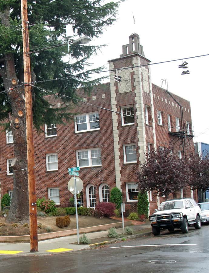 Lindquist Apartment House
