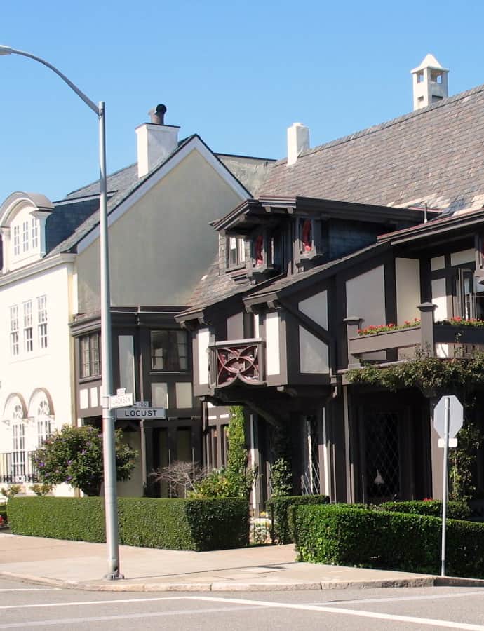 Roos House