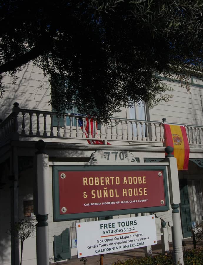 Roberto Adobe & Suñol House