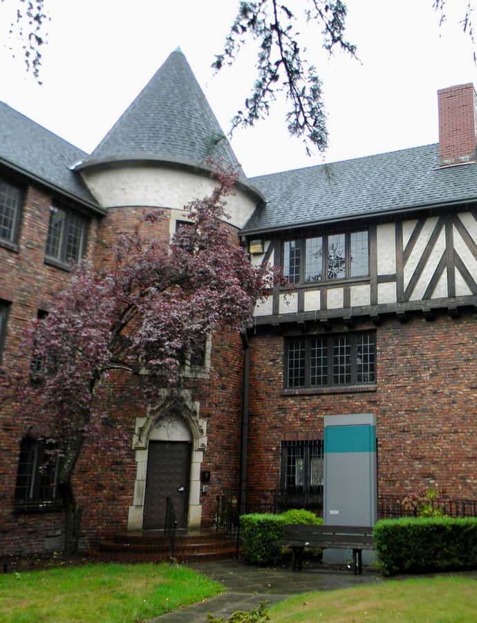 1600 East John Street Apartments