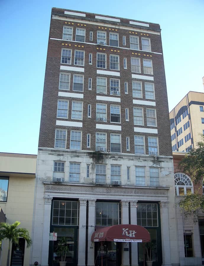 Dennis Hotel