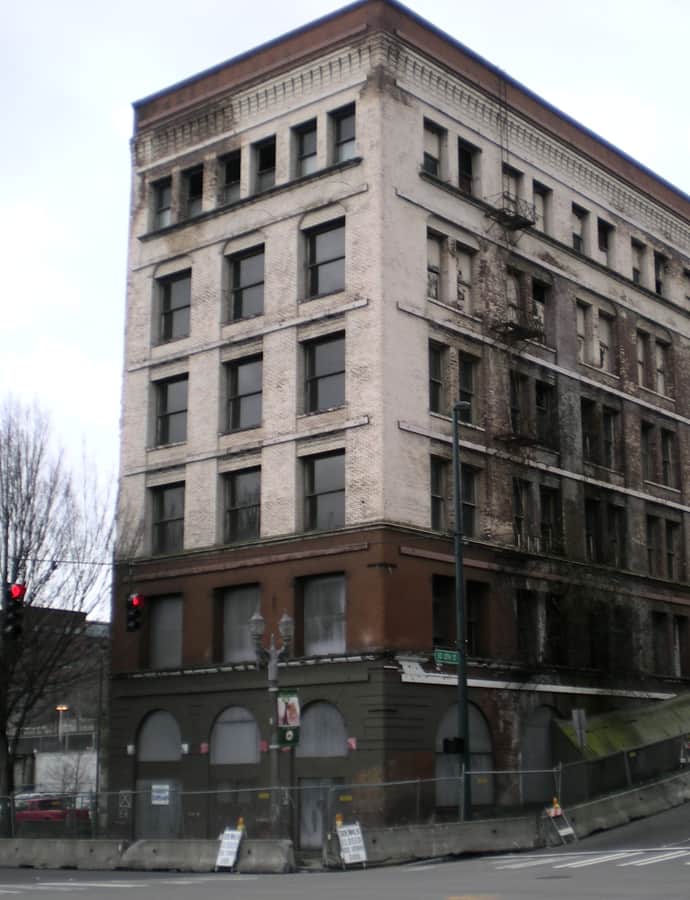 Luzon Building