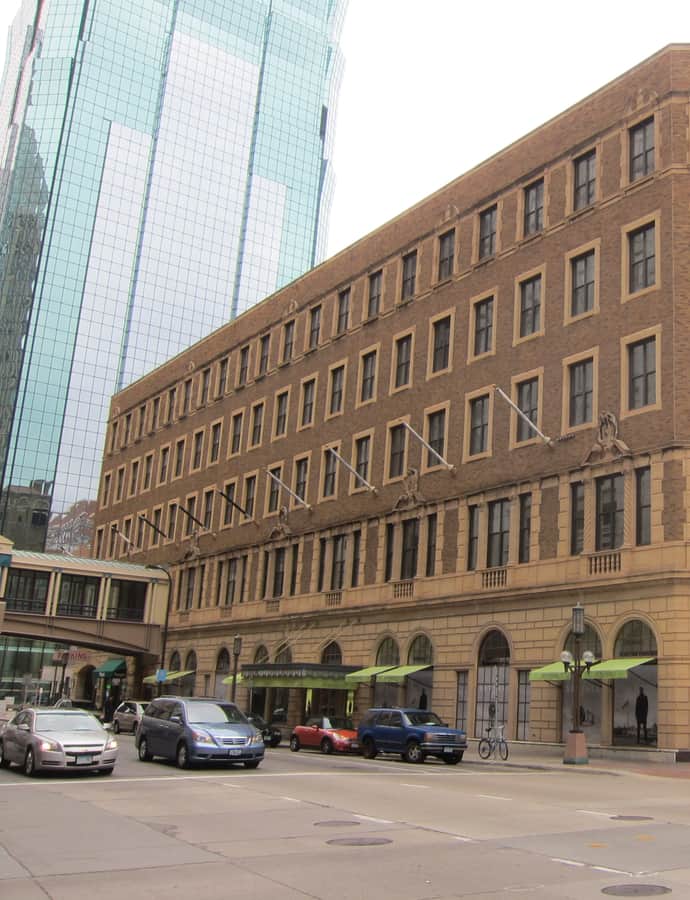 Young–Quinlan Building